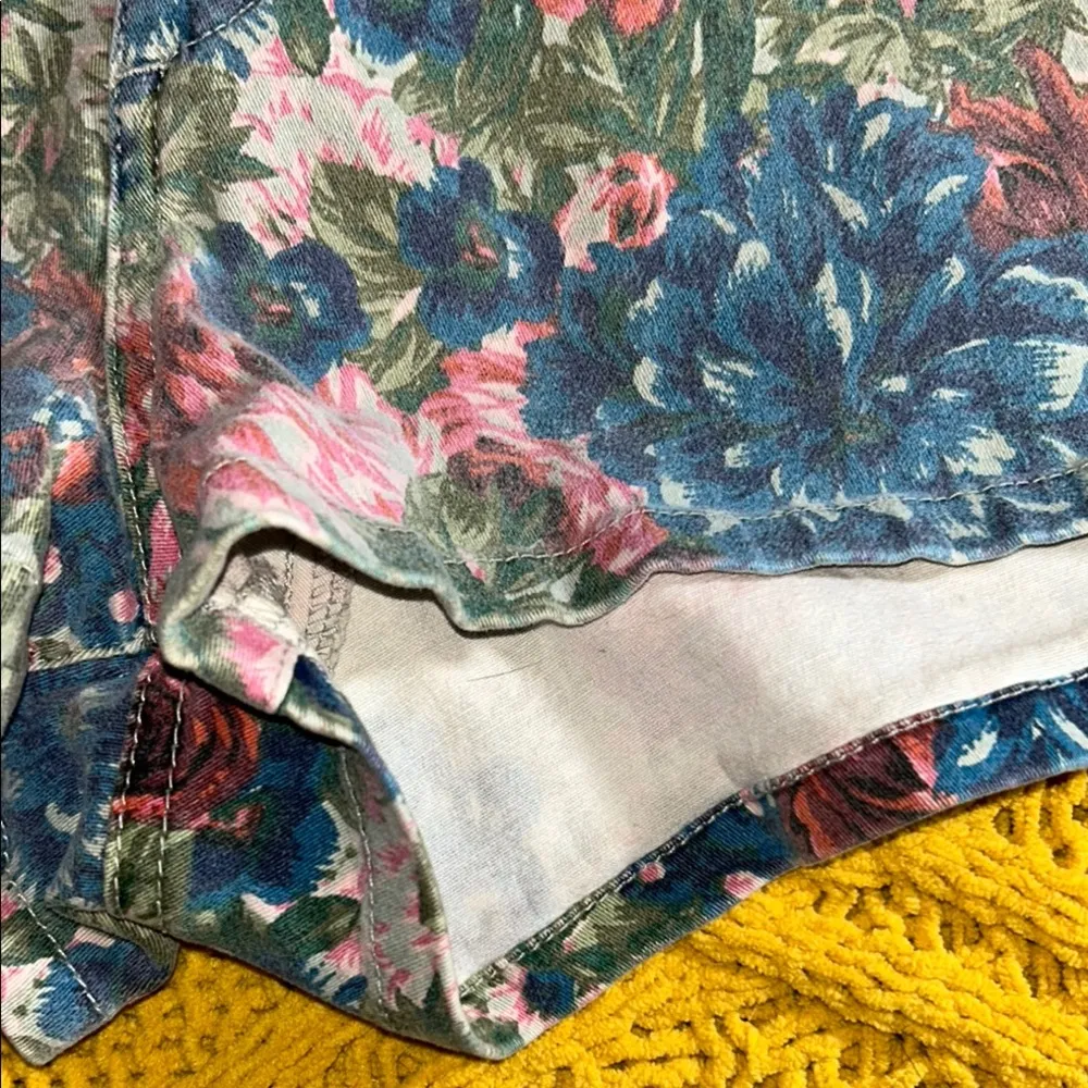 Rcva Size 29 Floral Women's Jean Shorts - Image 5