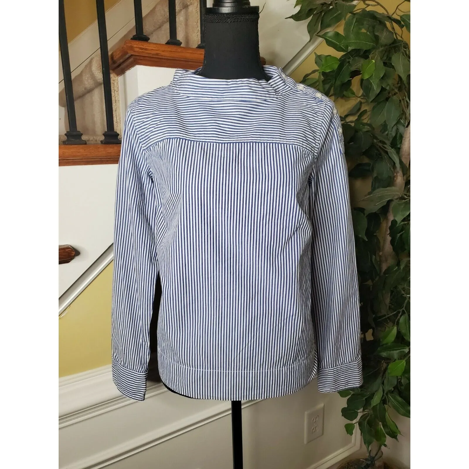 Crown & Ivy Shirt Womens Size Small 3/4 Sleeve Blue and white - Image 9