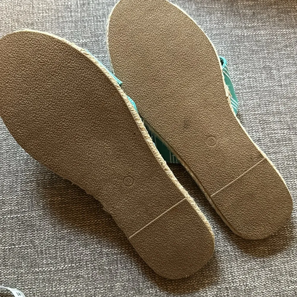 Serra  striped slides, size 10 - Image 2