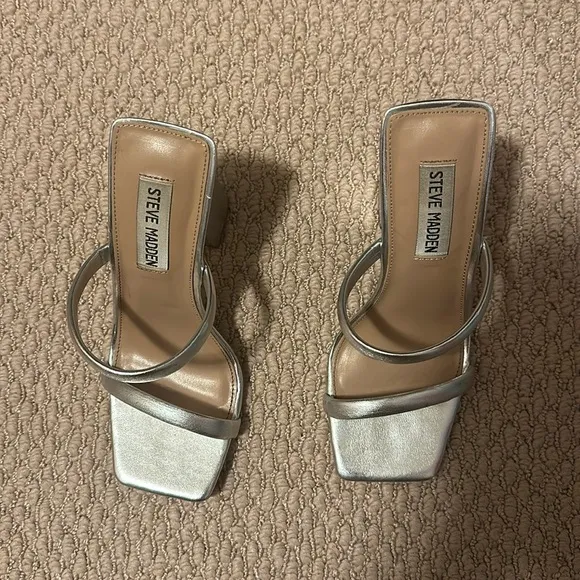 Steve Madden silver heels size 6 worn once - Image 2