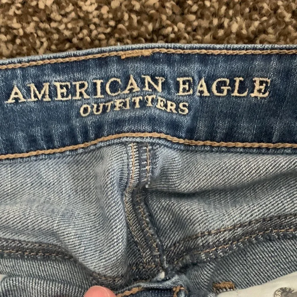 American Eagle Tomgirl ripped woman jean size 4 regular - Image 4