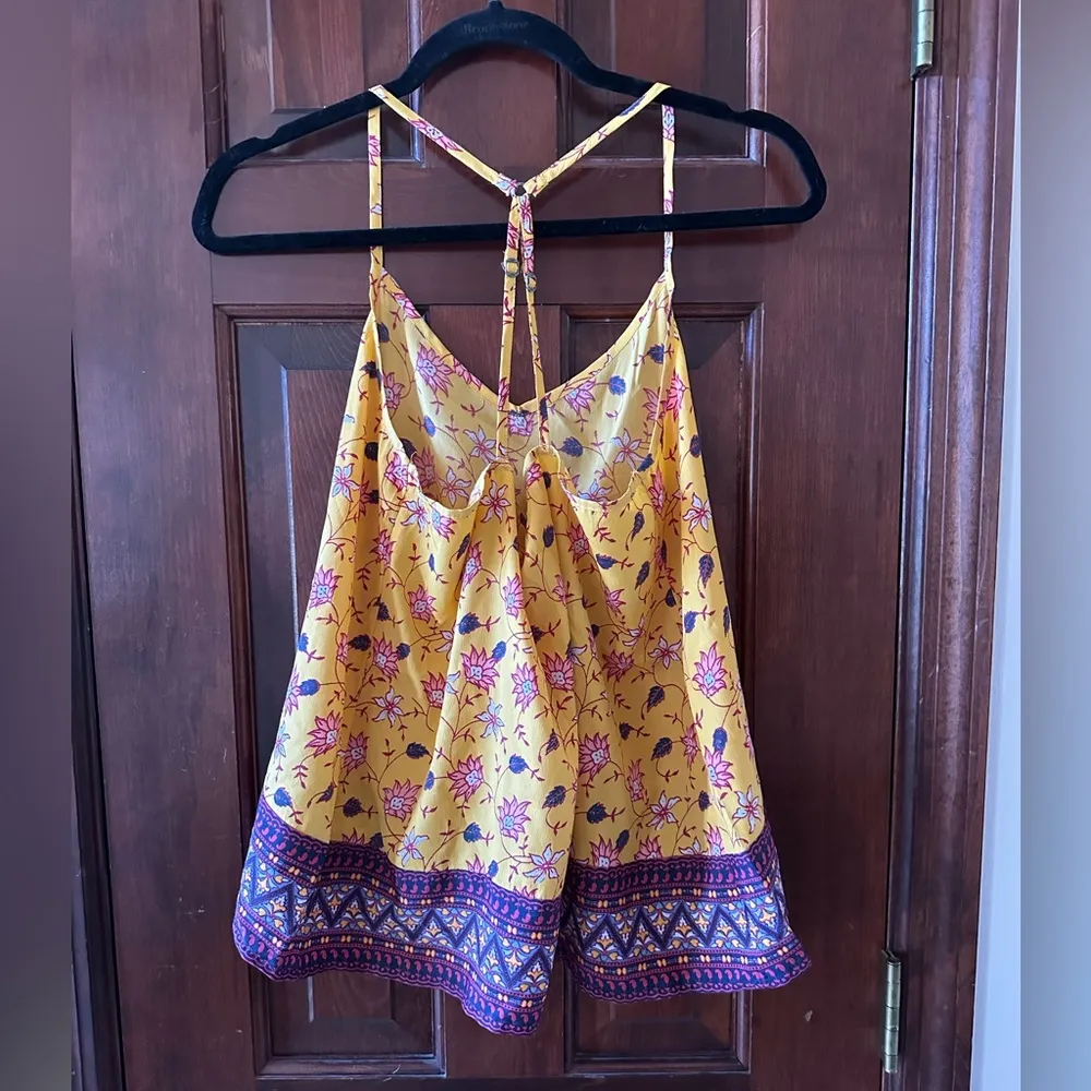 Hollister Criss Cross Back Cami Size Medium NWT - Image 3