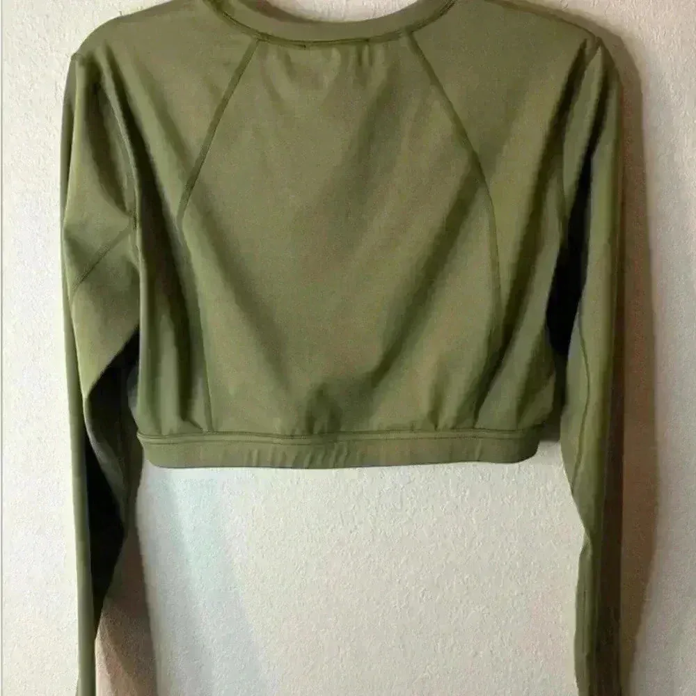 7 DAYS ACTIVE Cropped Long Sleeve Top in Capulet Olive Green Size L - Image 3