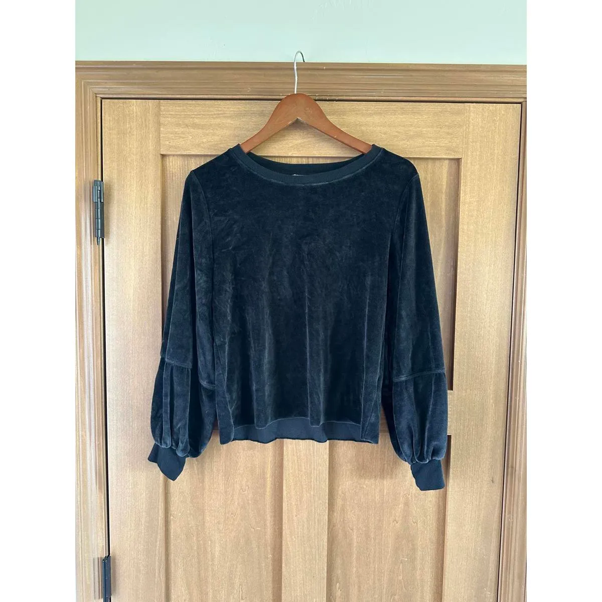 Nation LTD. Kiera Black Velvet Lantern Puff Sleeve Slouchy Crewneck Top sz Small - Image 3