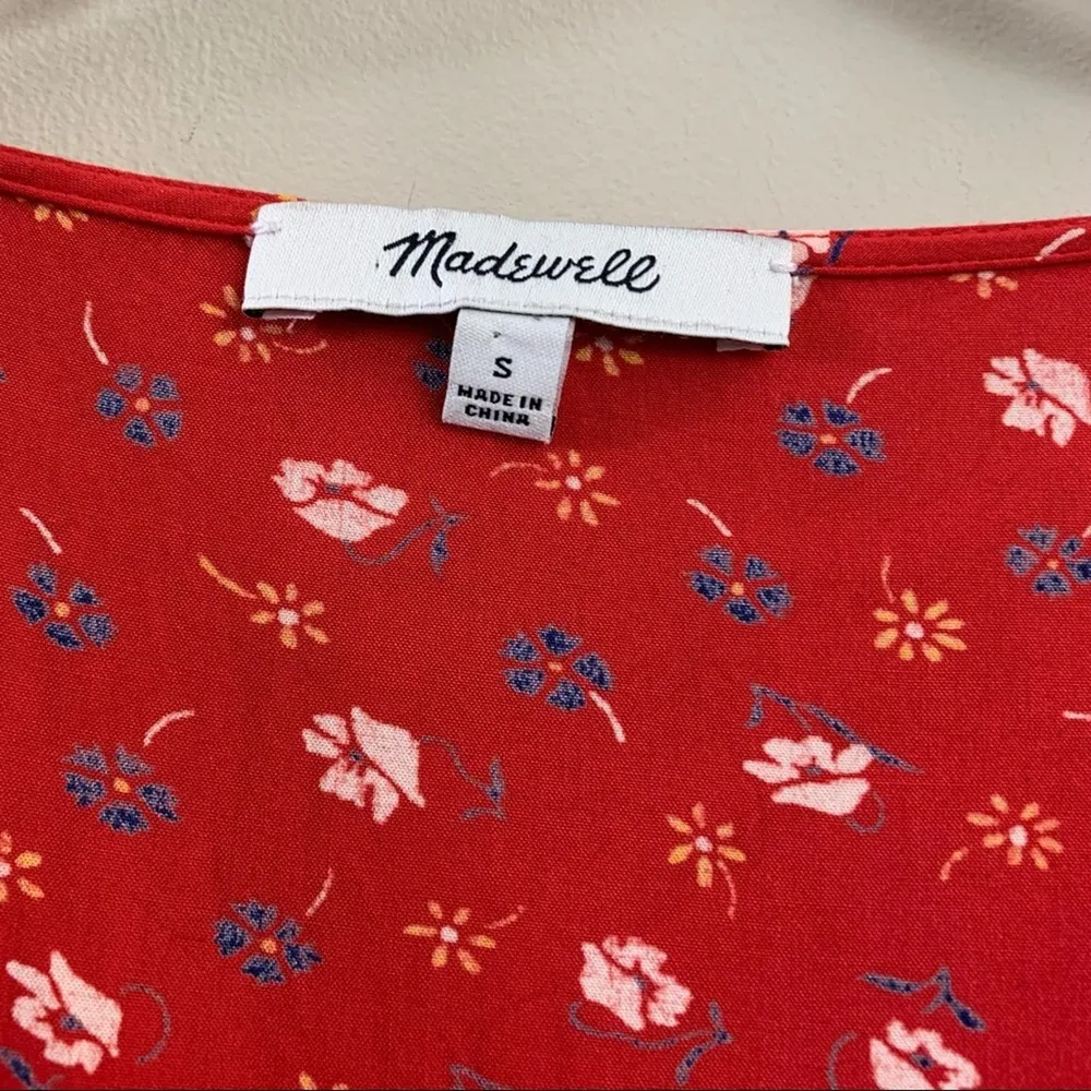 Madewell Novel Tie-Front Top In Red Prairie Posies V-Neck Cropped - Image 3