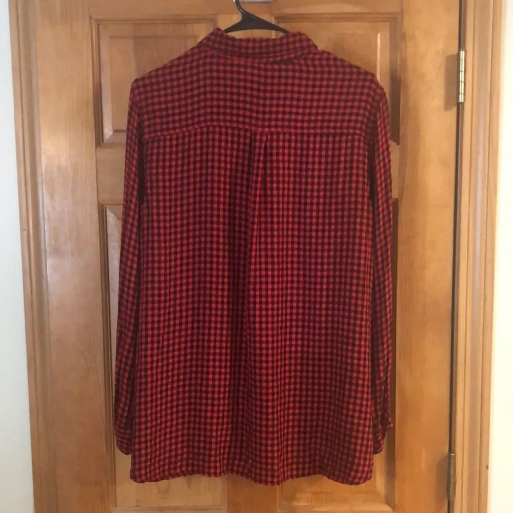 OLD Navy women’s red gingham print button down shirt size large. - Image 6