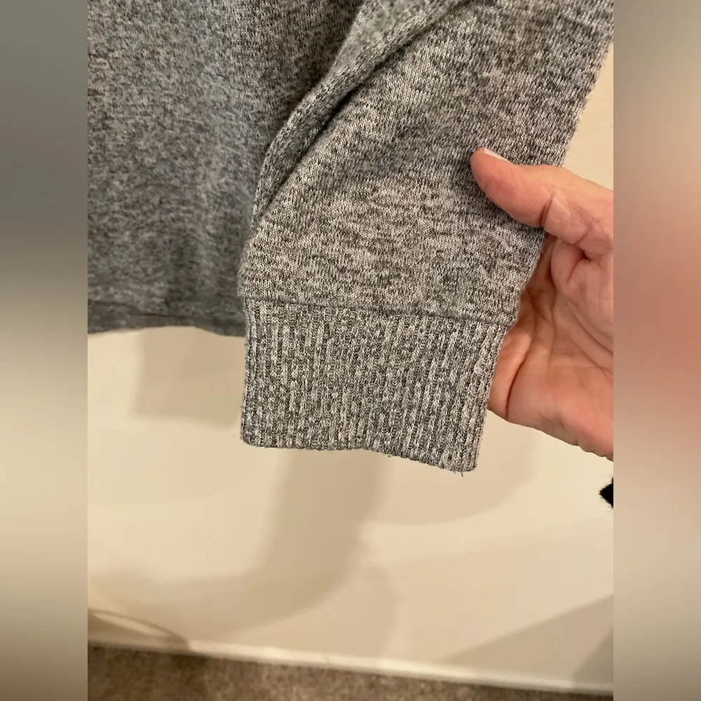 Splendid Soft Cozy Grey Sweatshirt Small - Image 3