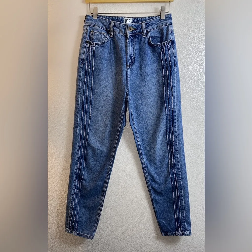 BDG Urban Outfitters Pintuck Mom Jeans Size 28 Blue Distressed 100% Cotton - Image 2