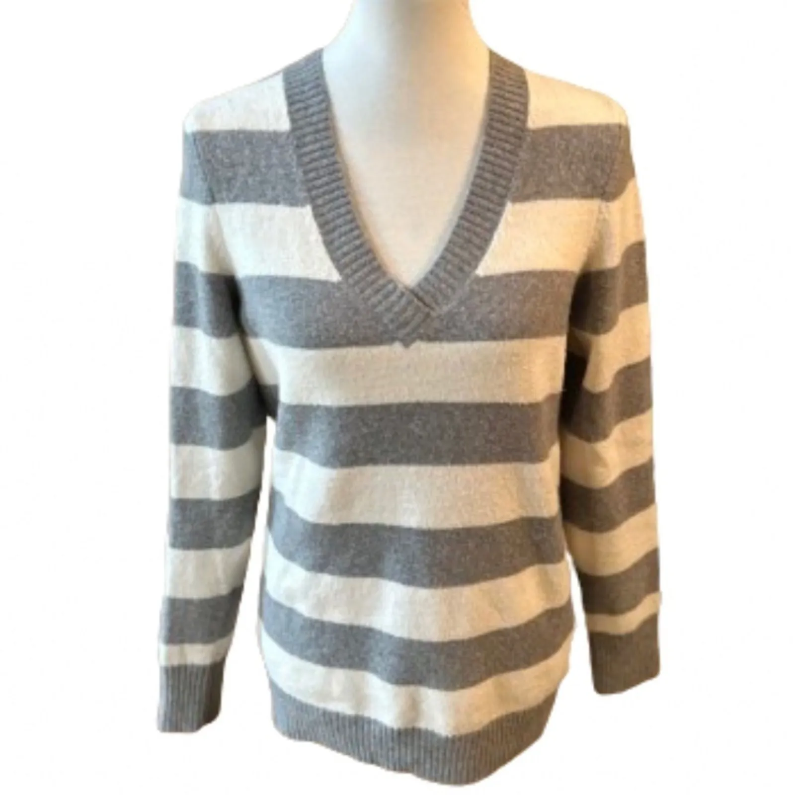 Gap Wool‎ Grey White Striped V-Neck Long Sleeve Sweater Winter Fall Size Large - Image 2