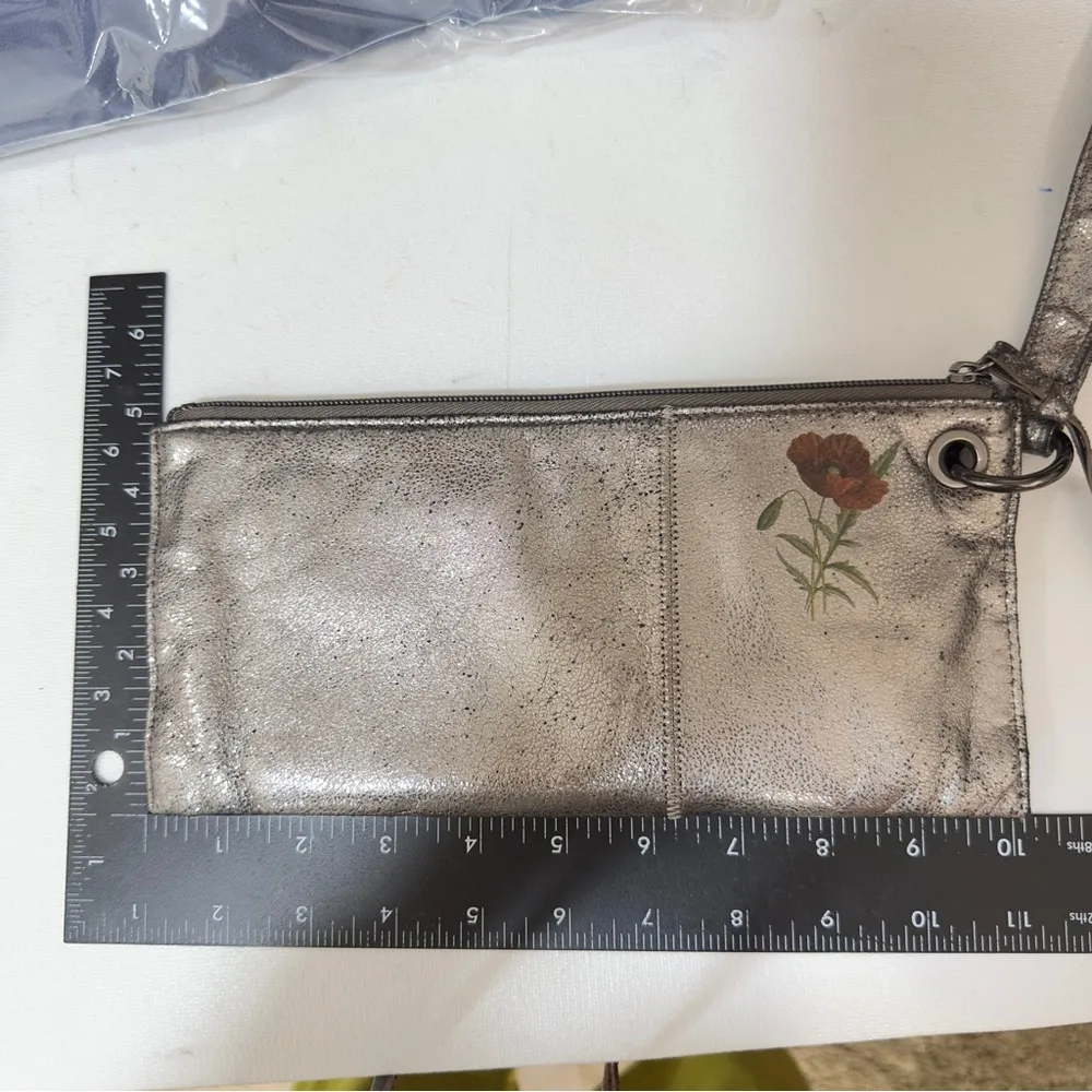 HOBO Clutch Wristlet Sparkly Taupe Silver Metallic wallet Purse - Image 6