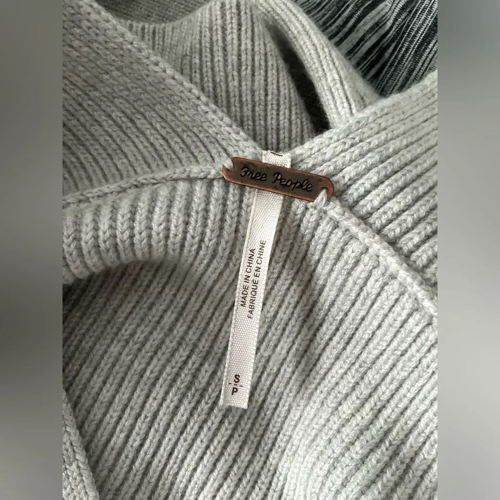 FREE PEOPLE STYLISH SWEATER 🔥 - Image 9