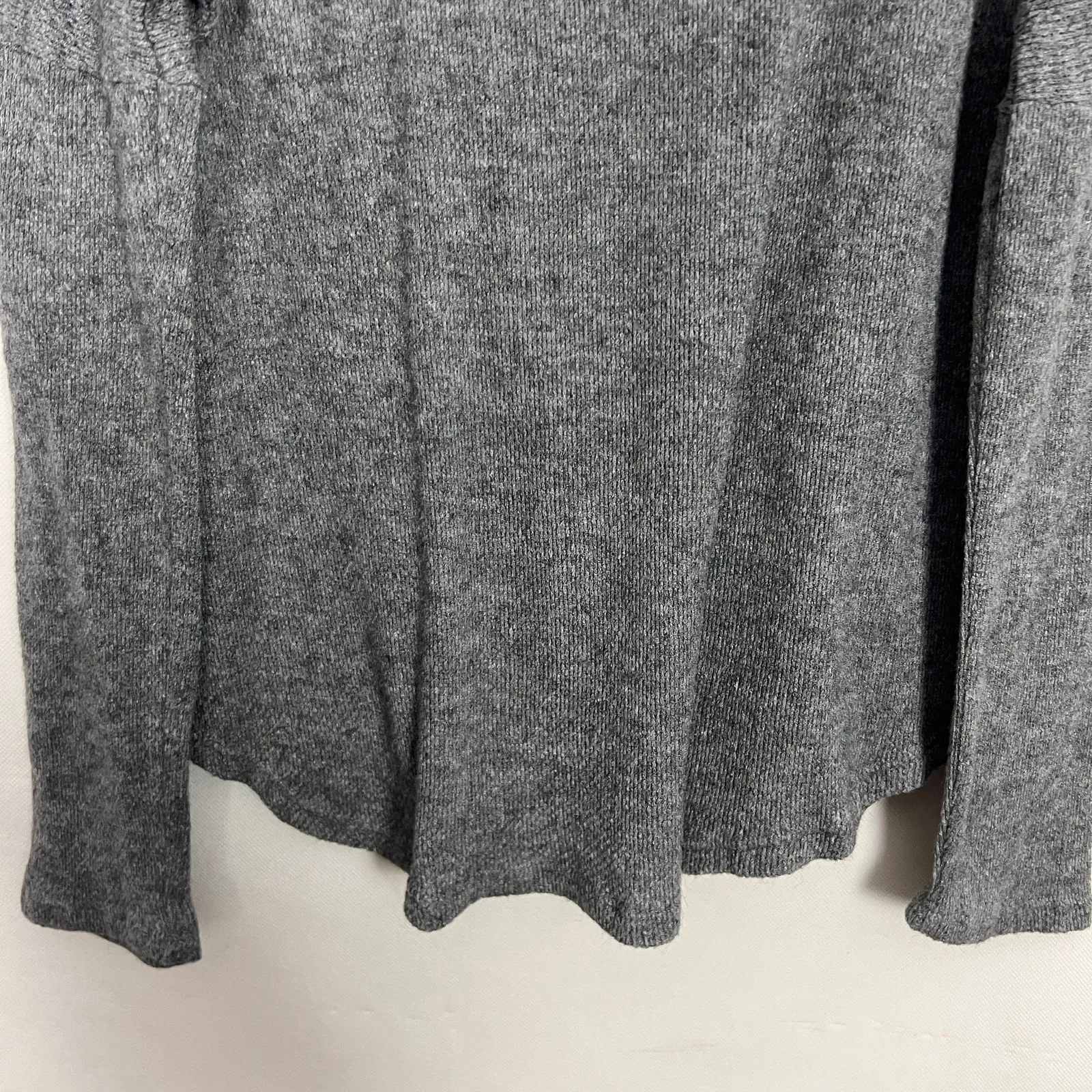 7th Ray Vintage Twisted Black Long Sleeve Gray Top Size Small Soft Lightweight - Image 4
