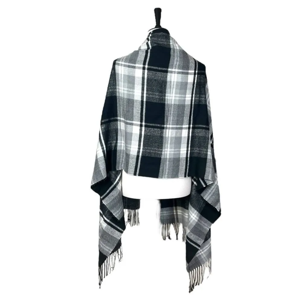 Old Navy Blanket Scarf Wrap Shawl Oblong Fringe Black White Plaid Women One Size - Image 2