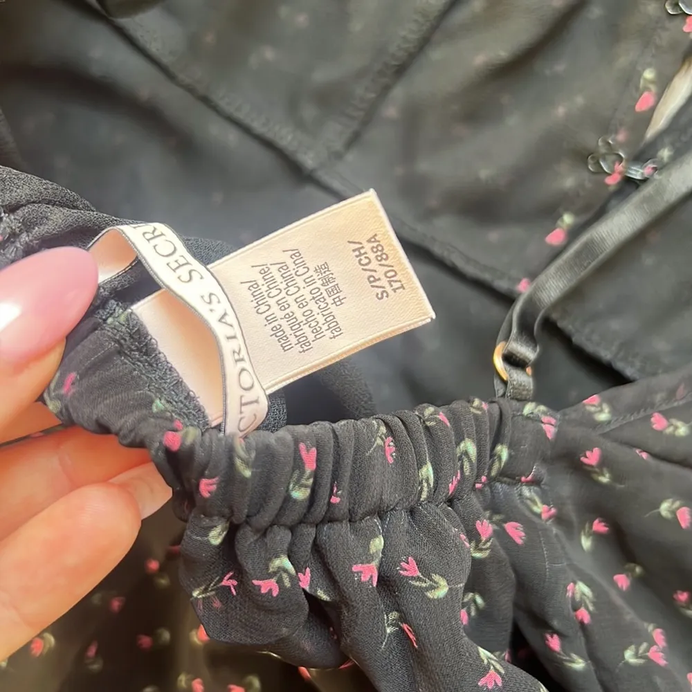 VICTORIAS SECERT FLORAL DRESS - Image 4