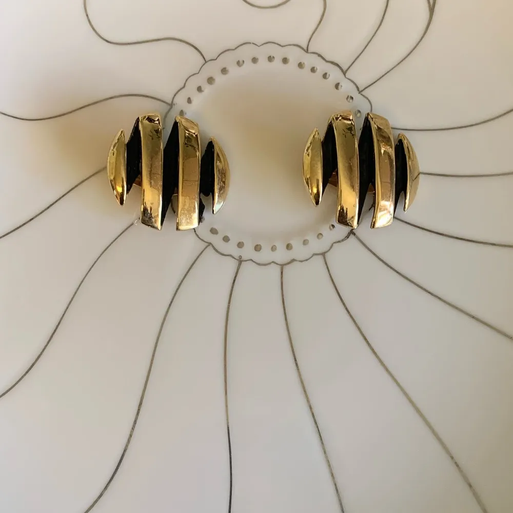 VINTAGE• circular with deep groove• Black & Gold tone clip on earrings - Image 2