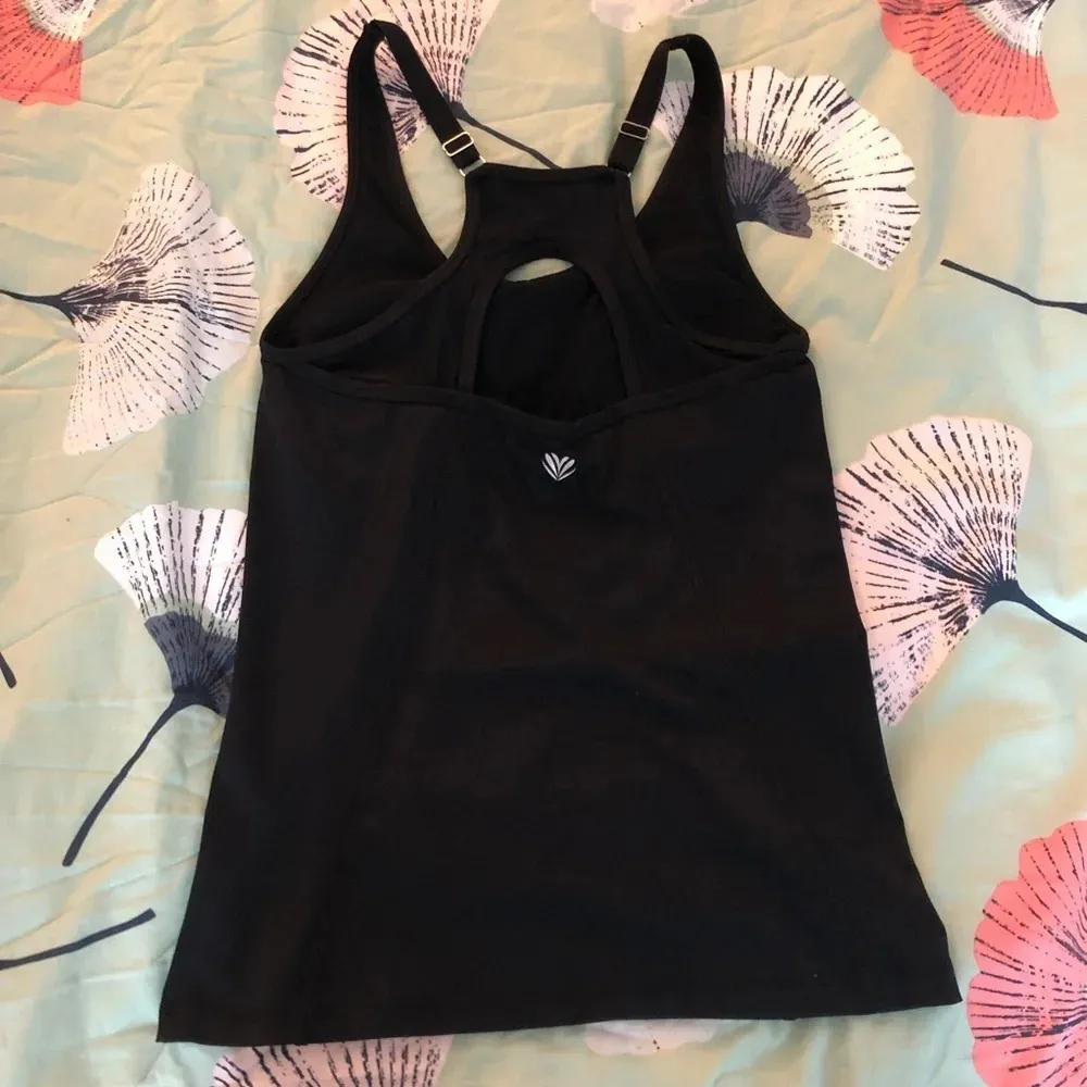 Forever 21 Workout Tank with Sports Bra - Image 4