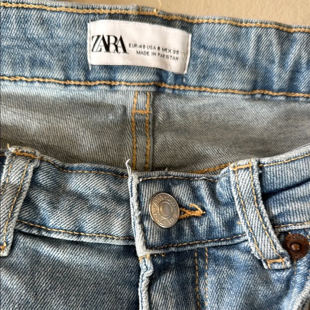 Zara Light Blue Denim Jeans - Image 4