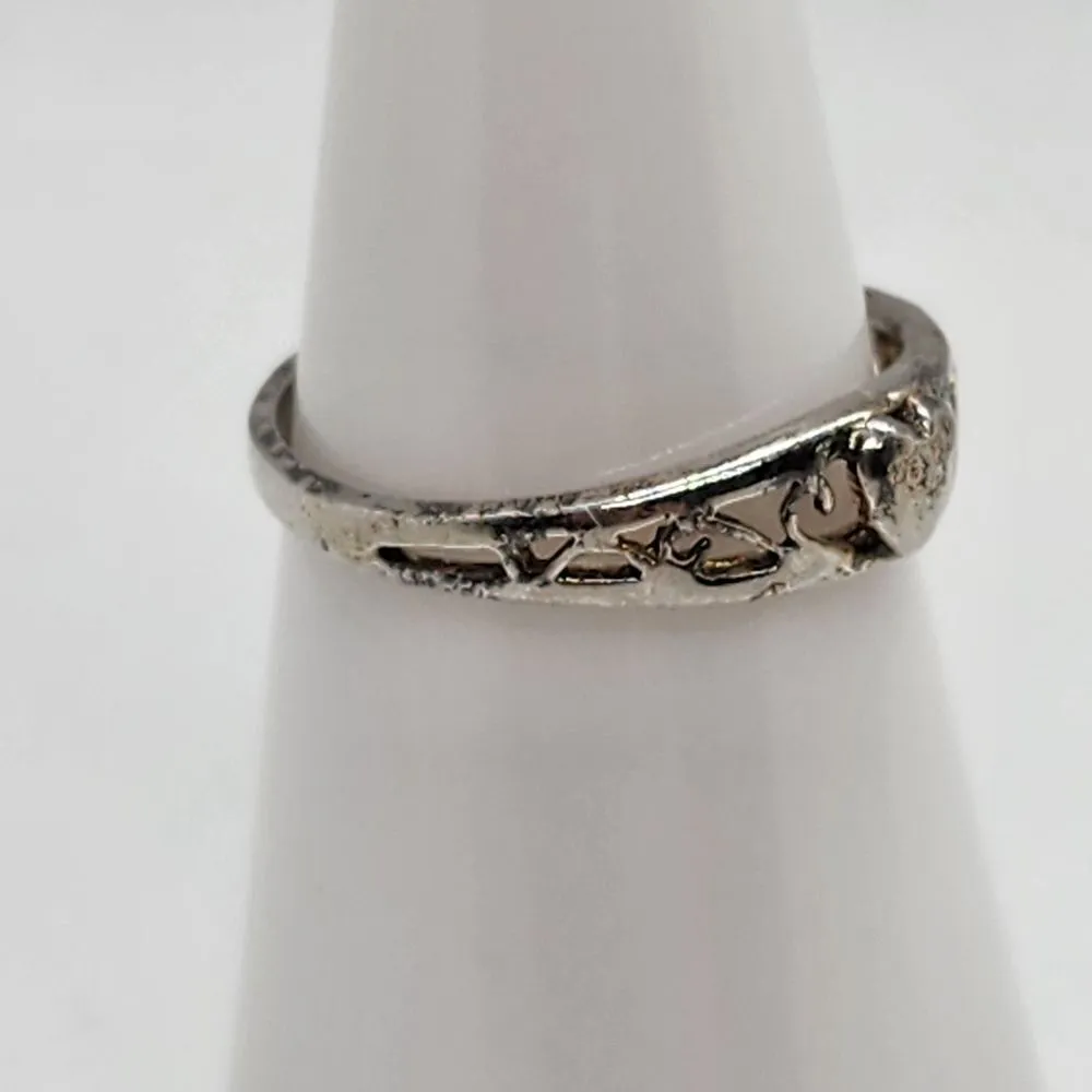 Sterling Silver Heart & Cutout Design Ring (5.5) - Image 3