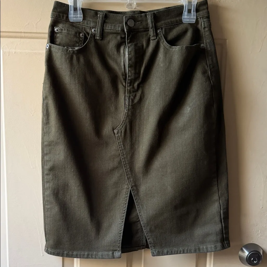 Banana Republic Olive Pencil Skirt - Image 3