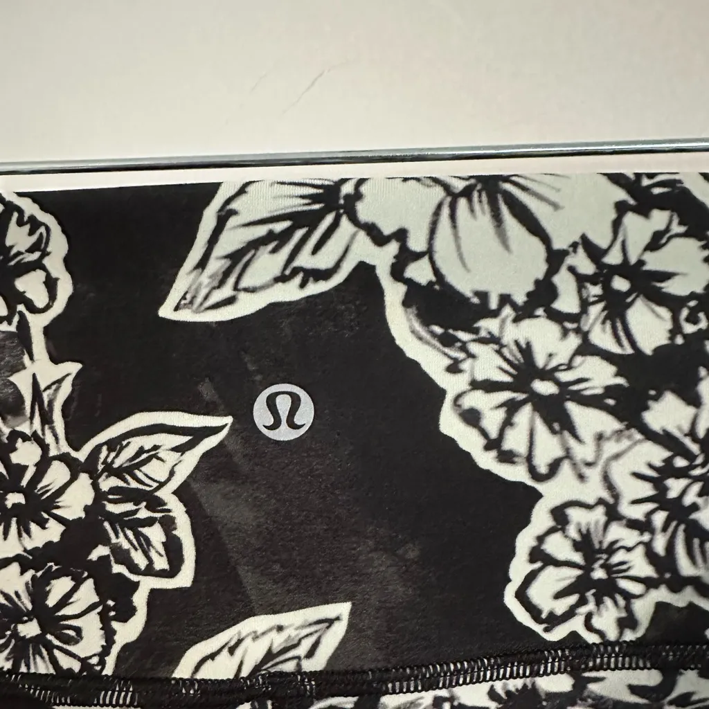 Lululemon Wunder Under High-Rise Tight *Engineered Full-On Luxtreme 28" sz 4 - Image 7