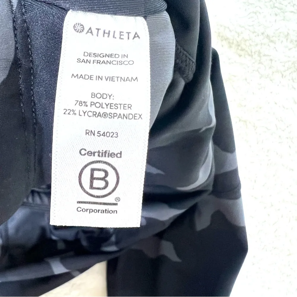 Athleta Camo Contender 7/8 Tight Black Grey Camo Size Small - Image 12