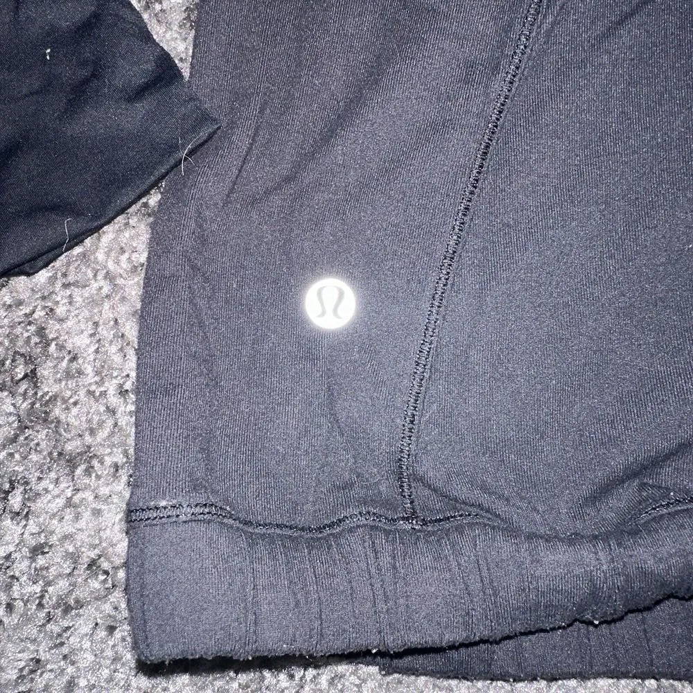 Lululemon Women's Forthright‎ 1/2 Zip Color Black Size 4 Stretch - Image 13