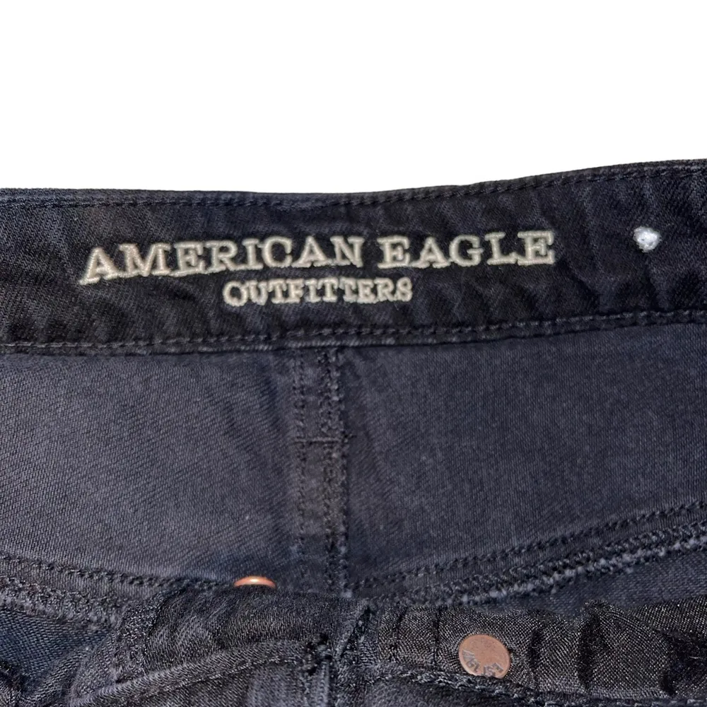 American Eagle Black Denim Mini Skirt Size 2 Distressed  Y2K 90’s - Image 3