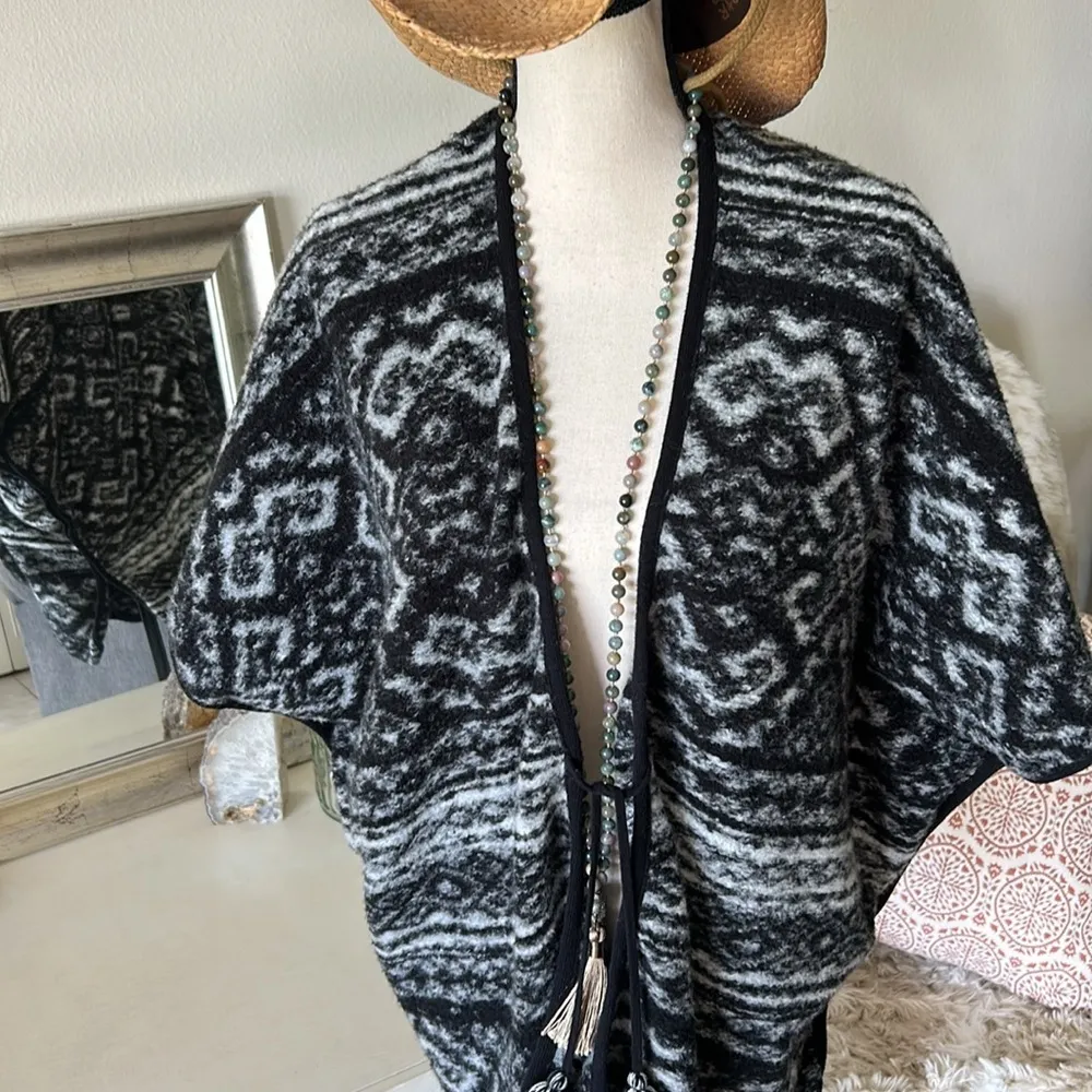 Lucky brand boho Aztec tribal beach cozy black off white poncho cardigan OS​​​ - Image 2