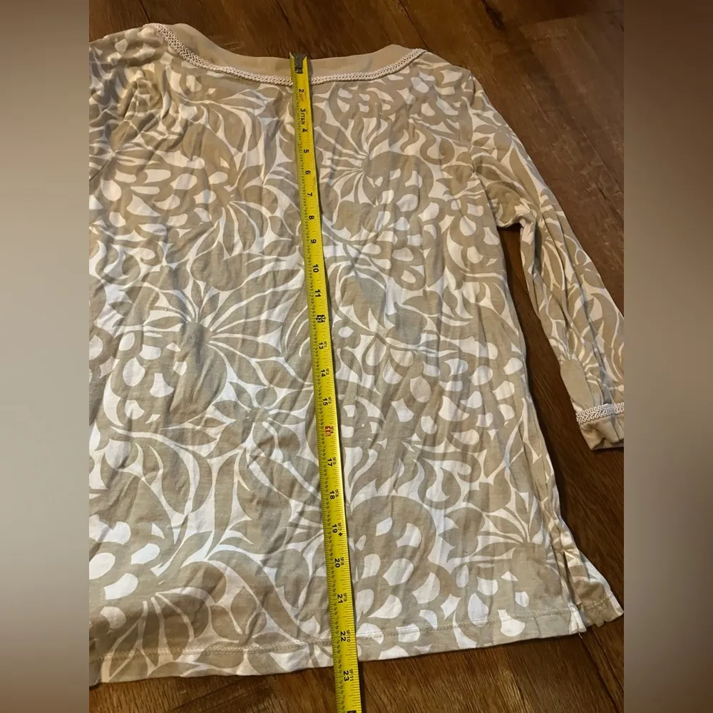 Charter Club Women's White and Tan Leaf Print Long Sleeve Shirt - Image 9