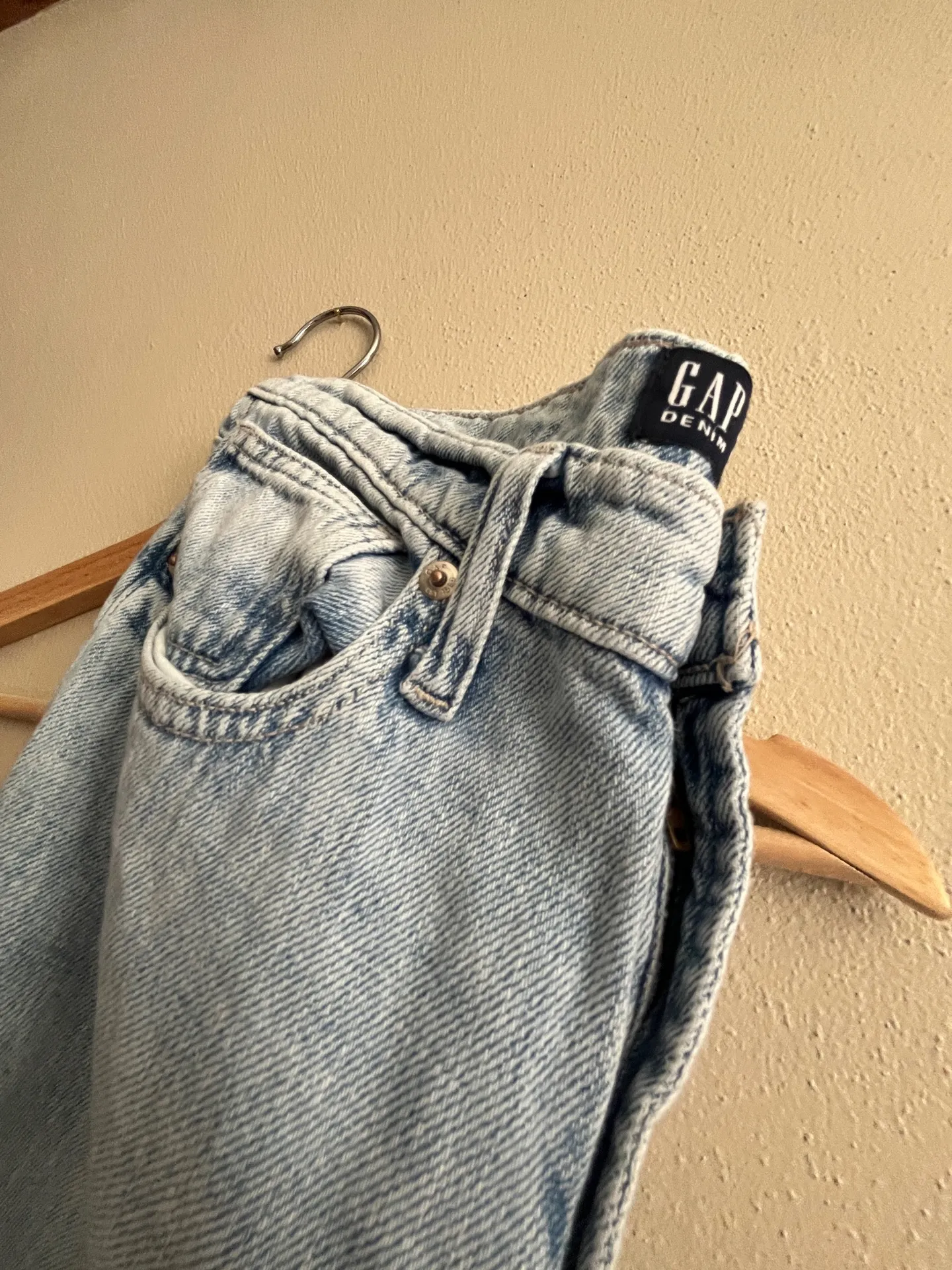 Gap High-Rise Wide-Leg Jeans - Image 3