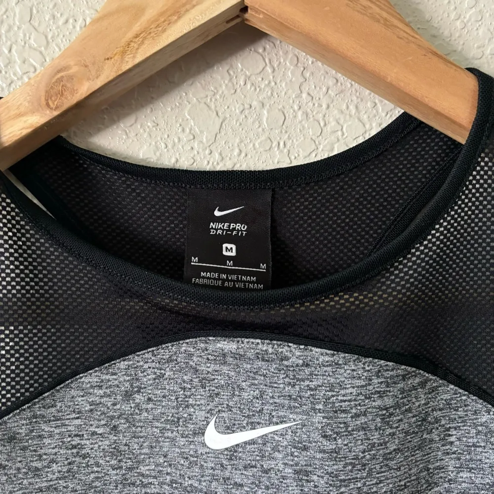Nike Pro Dri-Fit Tank Women Medium Cropped Fitted New - Image 3