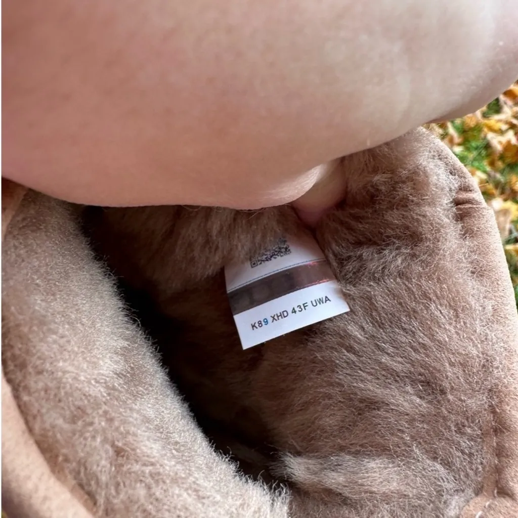 New authentic UGG Tan and Gold Ankle Boots size 8 - Image 3