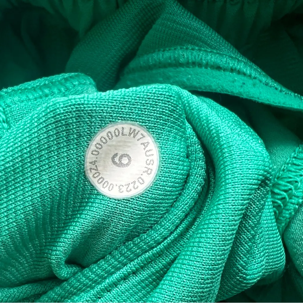 Lululemon Hotty Hot Low-Rise Lined Short 2.5" Kelly Green - Image 11