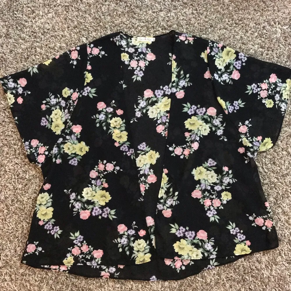 Heart & Hips floral kimono short sleeve cardigan top - Image 5