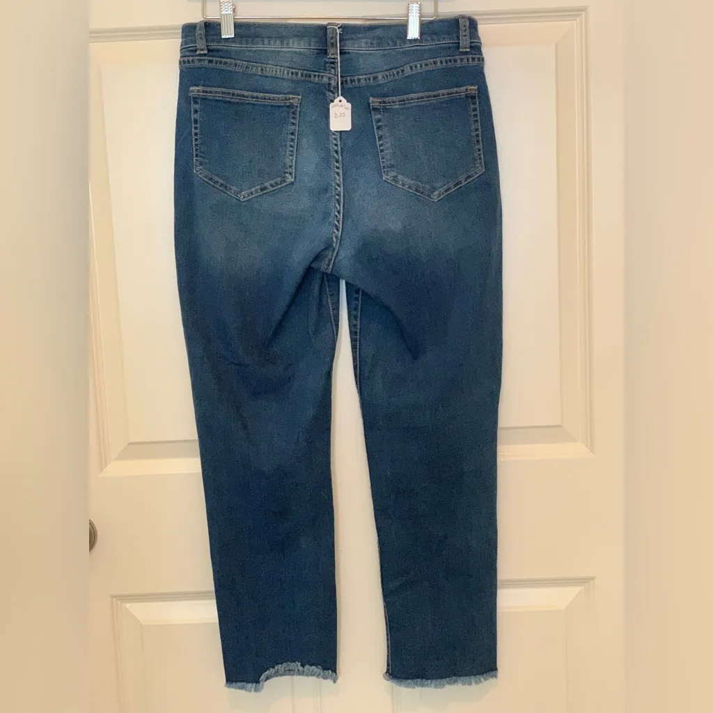 Soho Women's Stretch Denim Straight Leg Jeans with Pearl Details.     Size-10 - Image 4