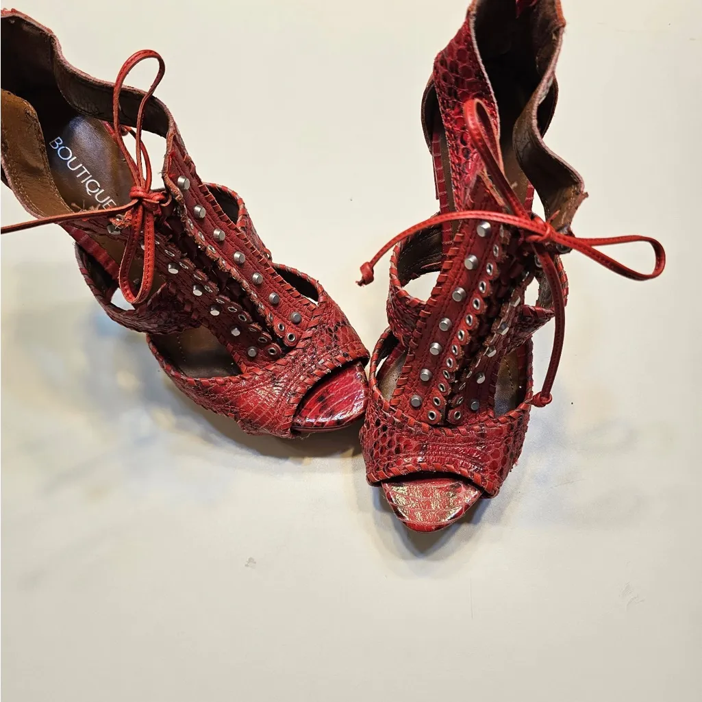 Boutique 9 Red Textured Heels 👠 Size 6 - Image 4