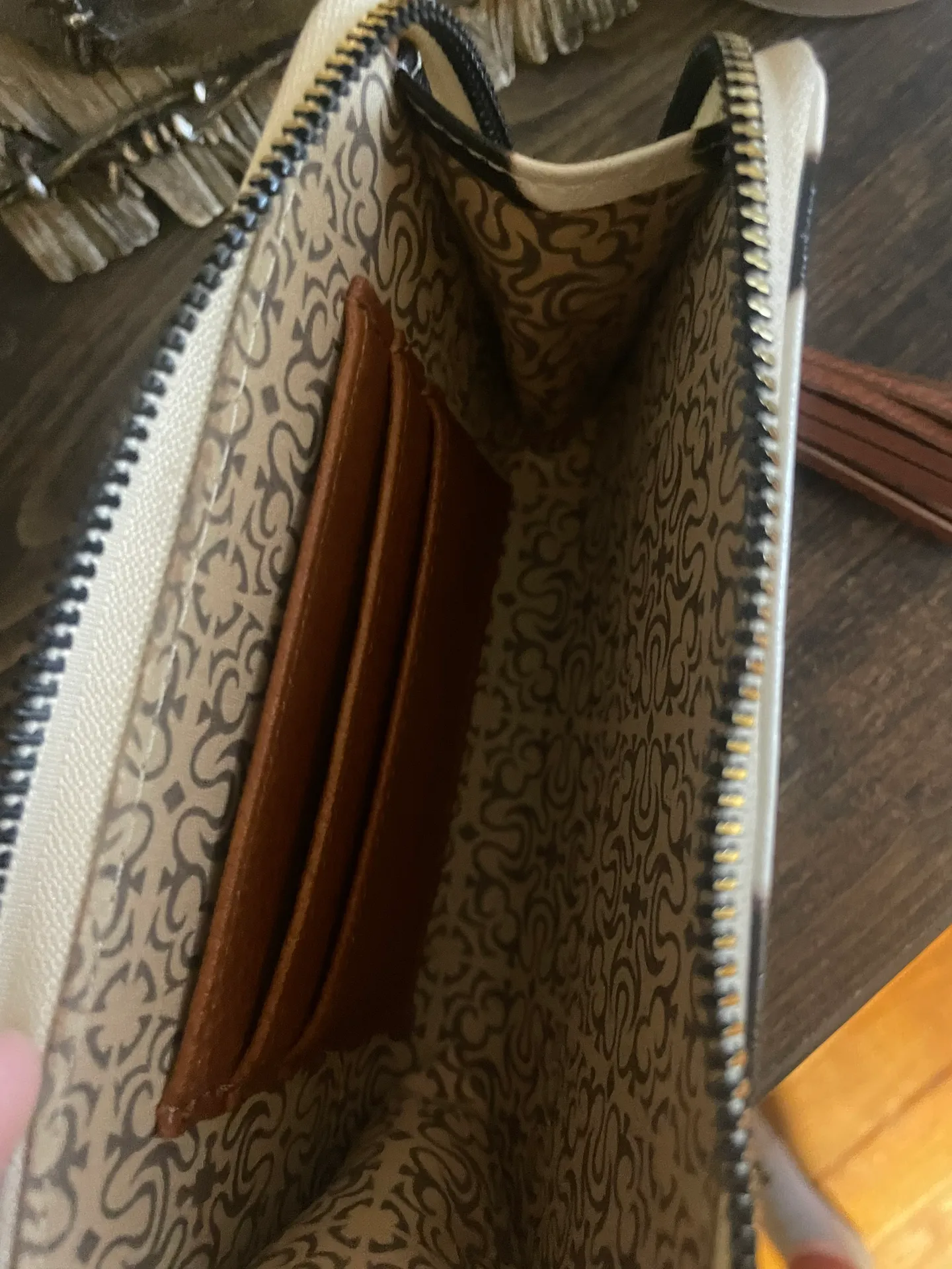 Cow print Wrist Wallet White - Image 5