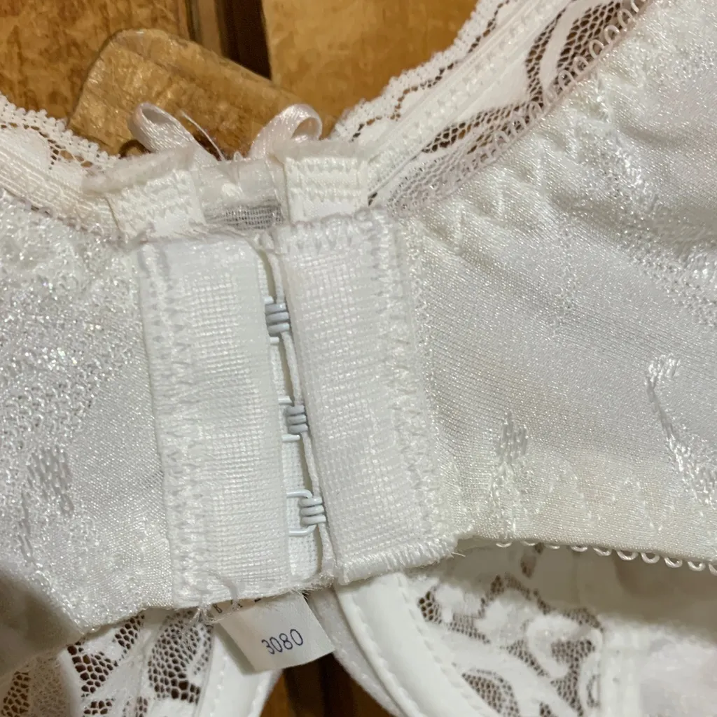 Bali Women's Elegant White Lace Bra Size undefined - Image 3