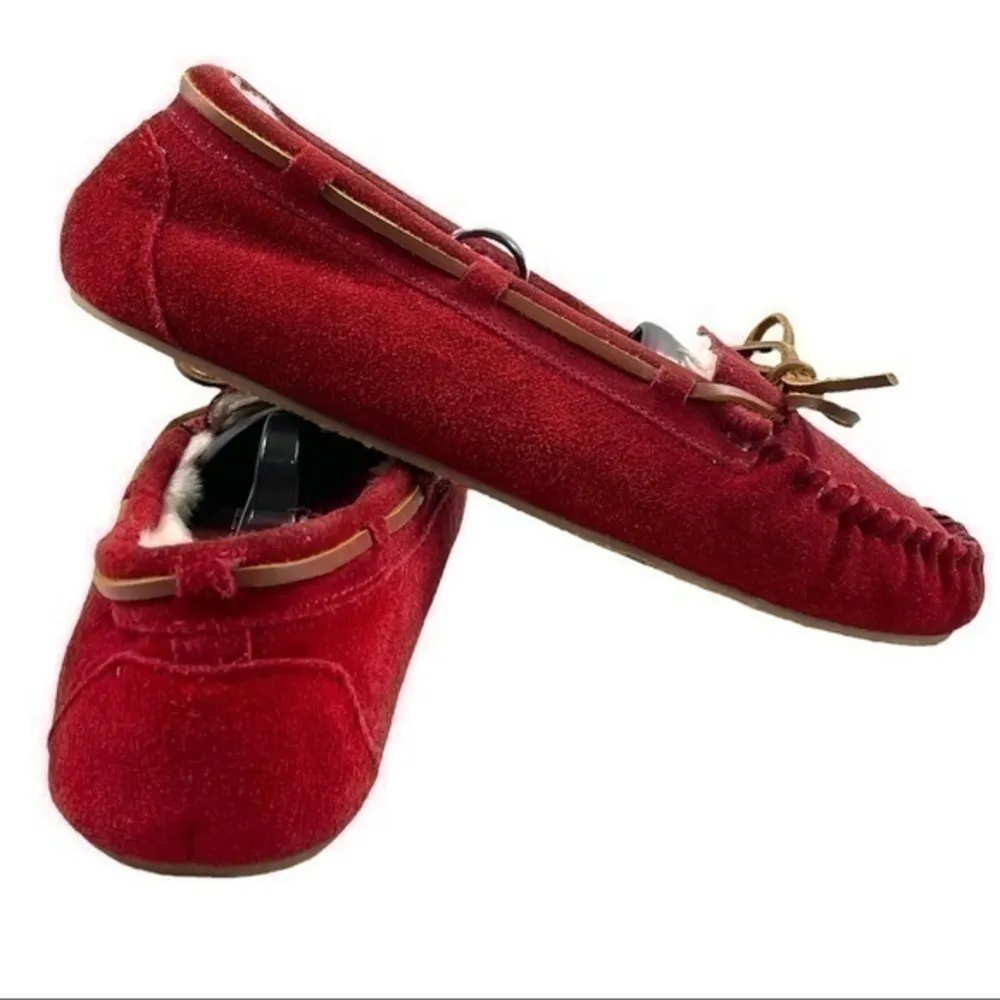 Minnetonka 40395 Women Red Suede Faux Fur Lining Moccasin - Image 5