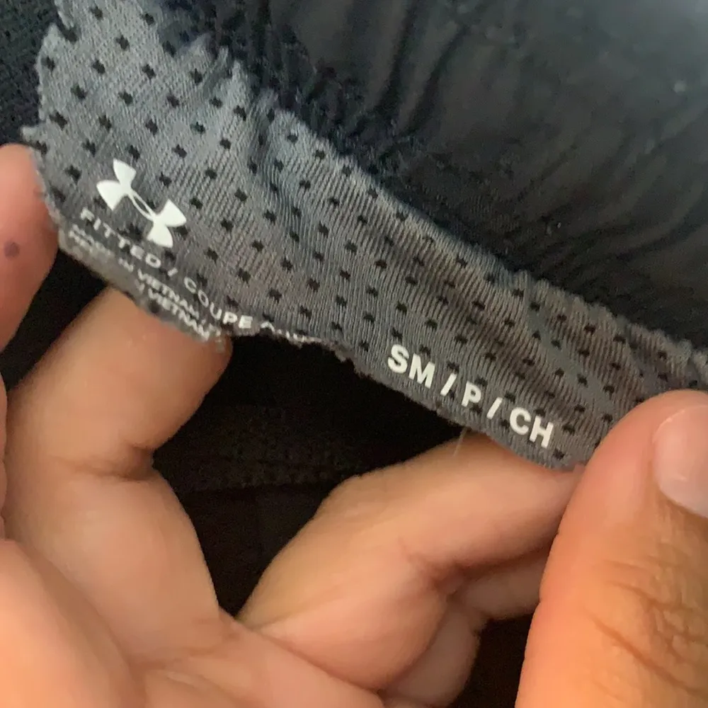 Under Armour shorts 🖤 - Image 6
