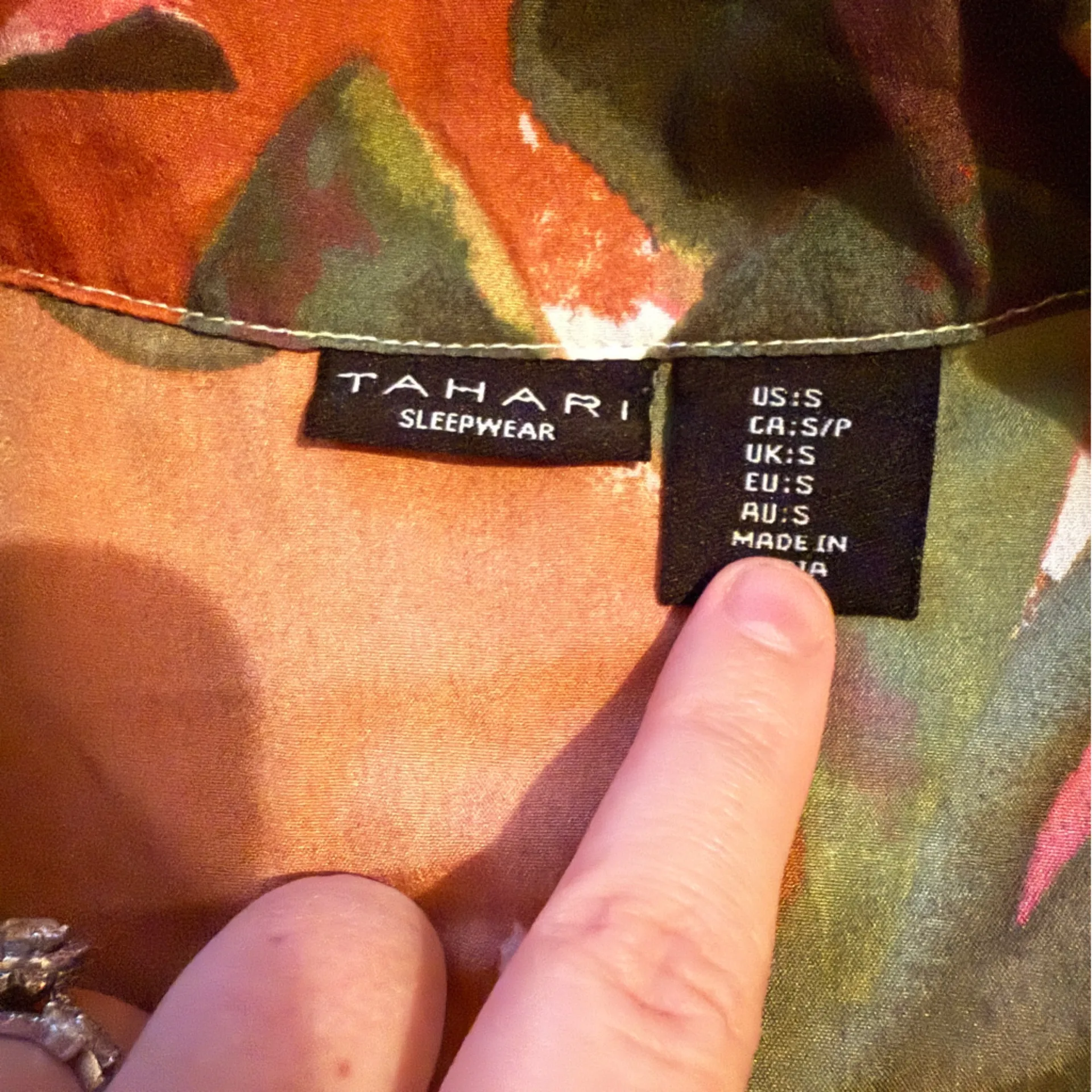 Tahari Pajama Set Women’s Size Small Leaf Print Button Shirt Pants Lounge‎ - Image 4