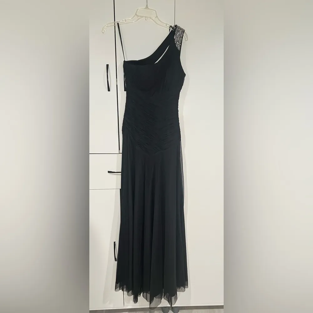 Cachet evening dress , special occasion dress , prom dress .‎ Size 4 Black - Image 5