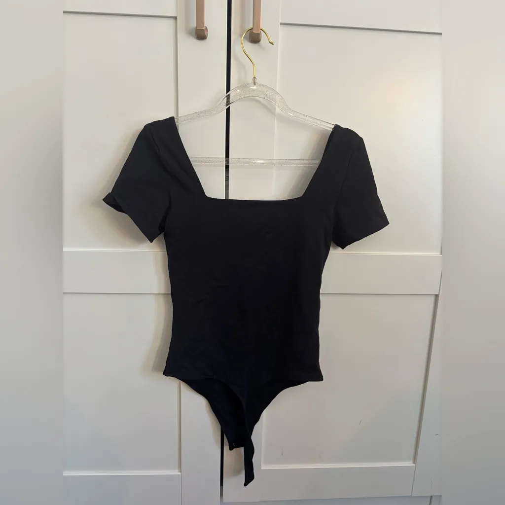 Aritzia Contour Square Neck Bodysuit in Black Size Small - Image 3