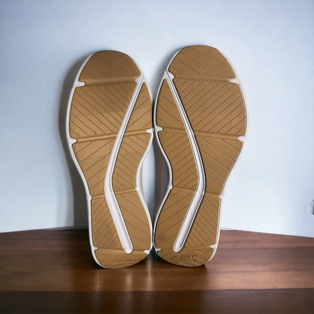 Pair of Women Sneakers Size 11 Avia Lightweight Shoes - New - Image 6