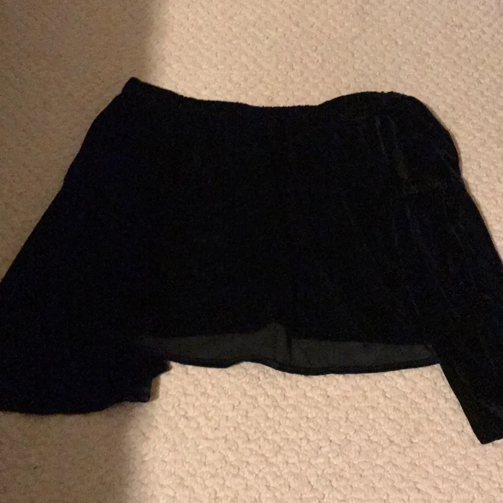 NWT Hollister Bell-Sleeve Velvet Off-The-Shoulder Top - Image 2