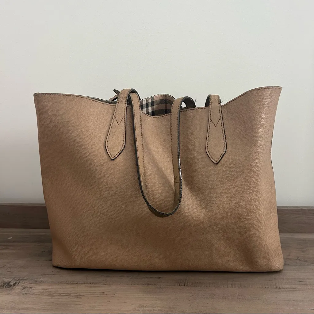 Authentic Burberry Haymarket Check Tan Leather Reversible Medium Tote Bag - Image 2