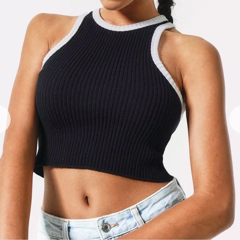 Uniqlo Black Tank Top with White Trim - Image 2