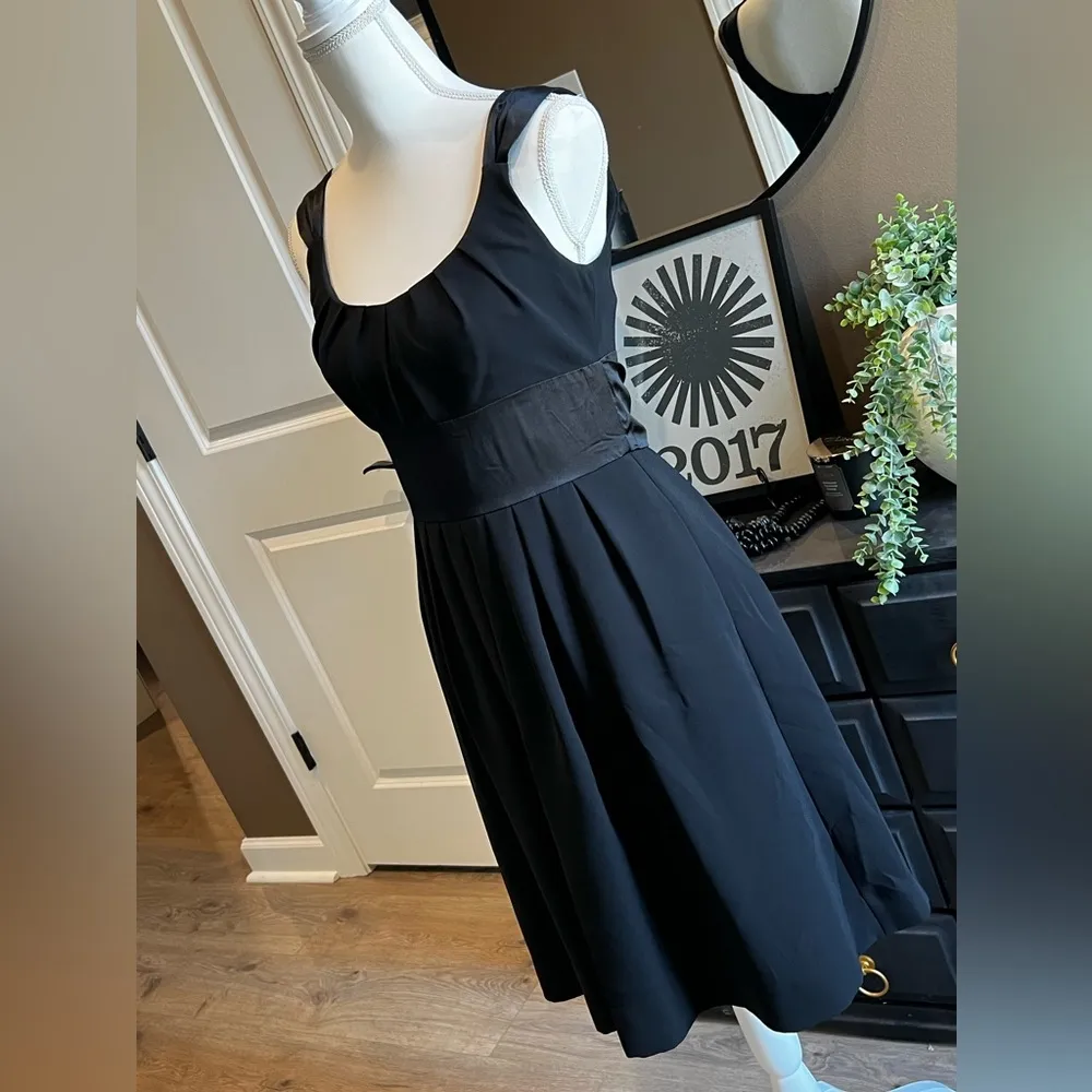 MAGGY LONDON Luxurious Crepe & Silk Dress Size 4 - Image 2