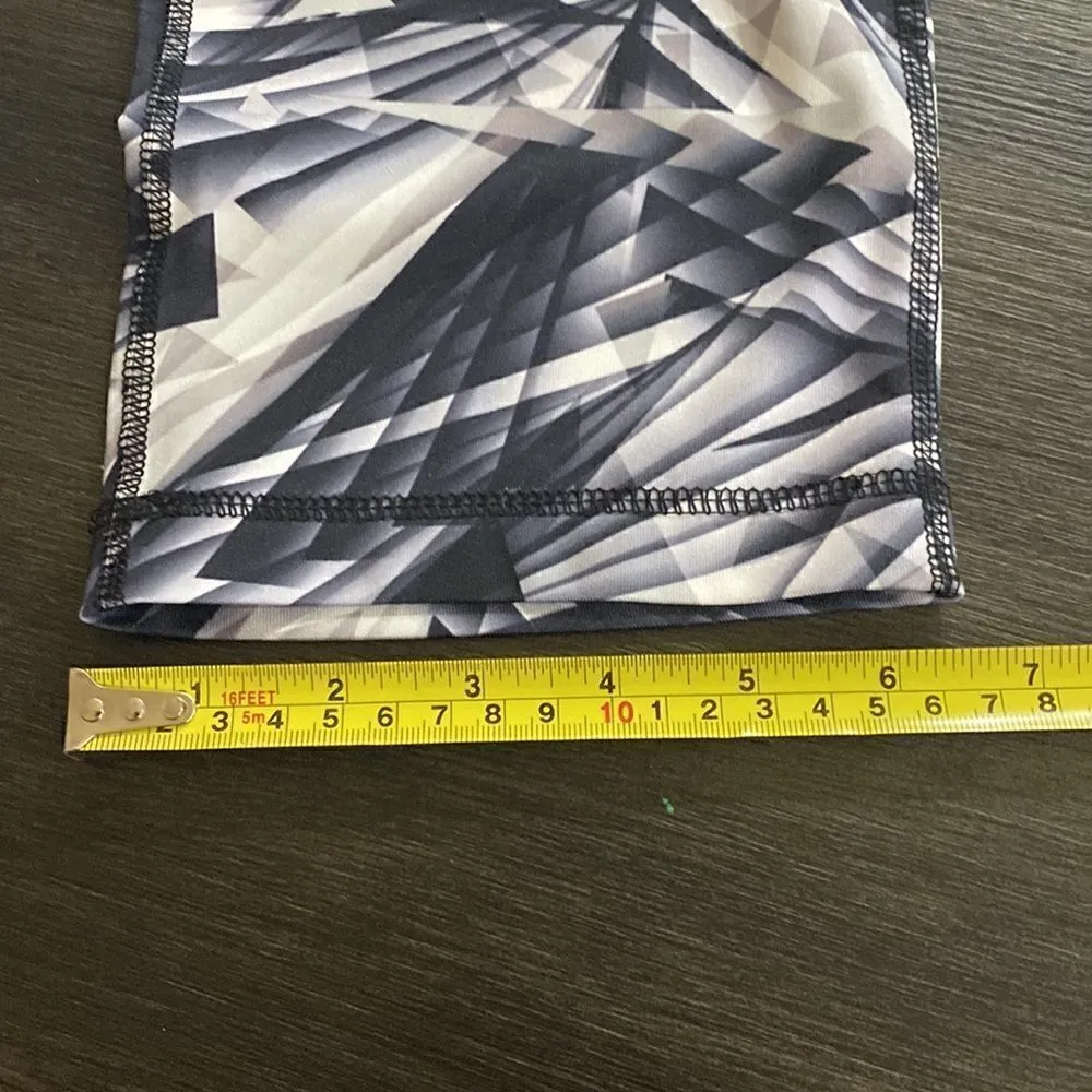 Danskin Now Athletics Capri leggings medium black white geometric draw string Black - Image 11