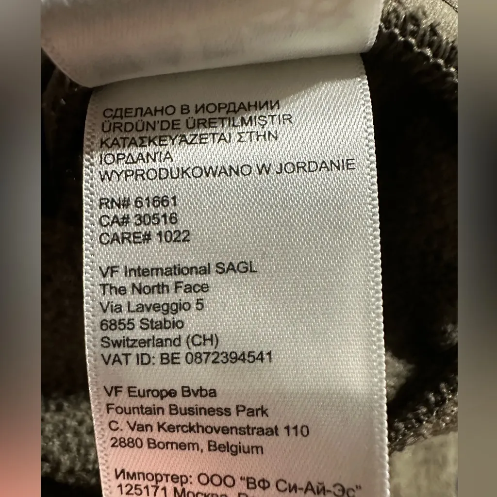 The North Face Jacket Fully Zipped
Wooly Fleece Large - Image 7